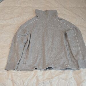 Under Armour Women's Light Gray Pullover with Pockets, Size M (1205)